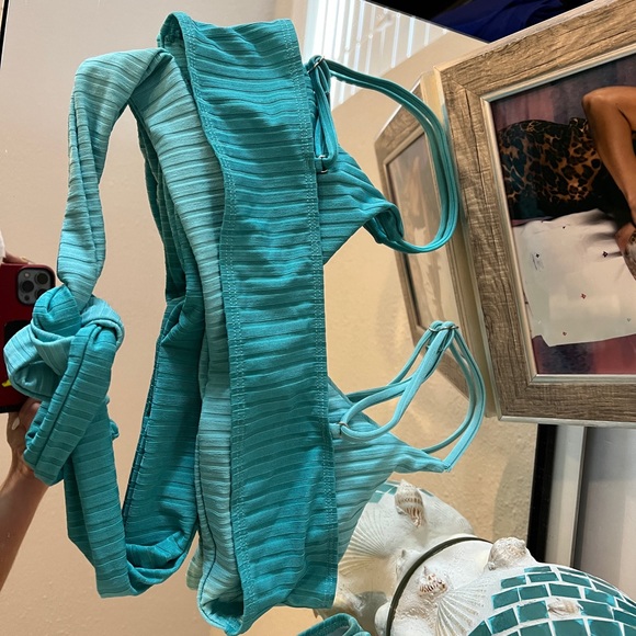 Two tone bikini - Picture 12 of 14